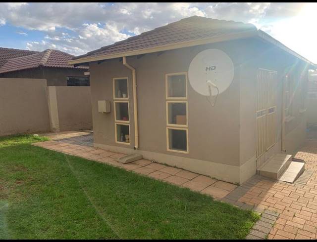 3 BEDROOM HOUSE FOR SALE IN COSMO CITY